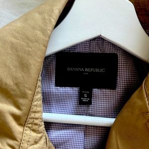 Banana Republic classic trench coat, tan, petite small